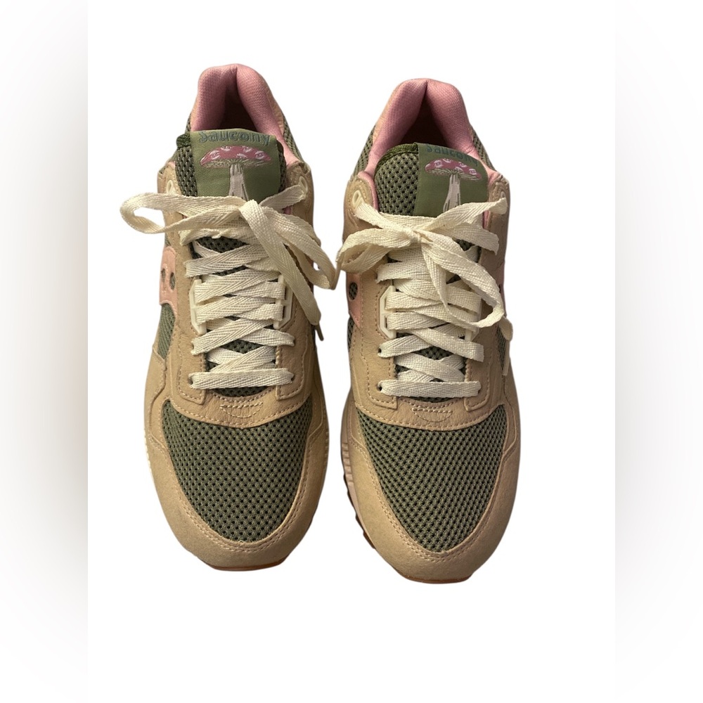 Saucony Green and Pink Athletic Shoes NWOB 9.5